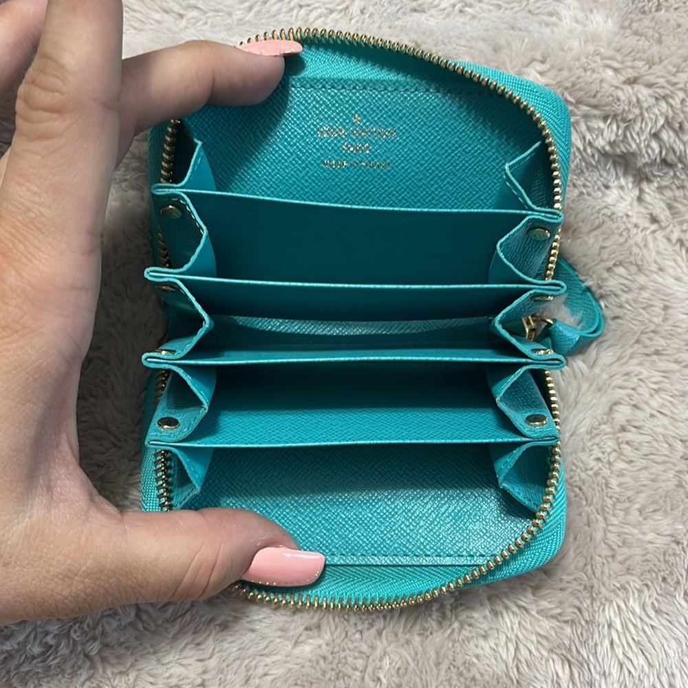 🤎💙 Louis Vuitton Turquoise Monogram Multicartes💙🤎 - Picture 4 of 12